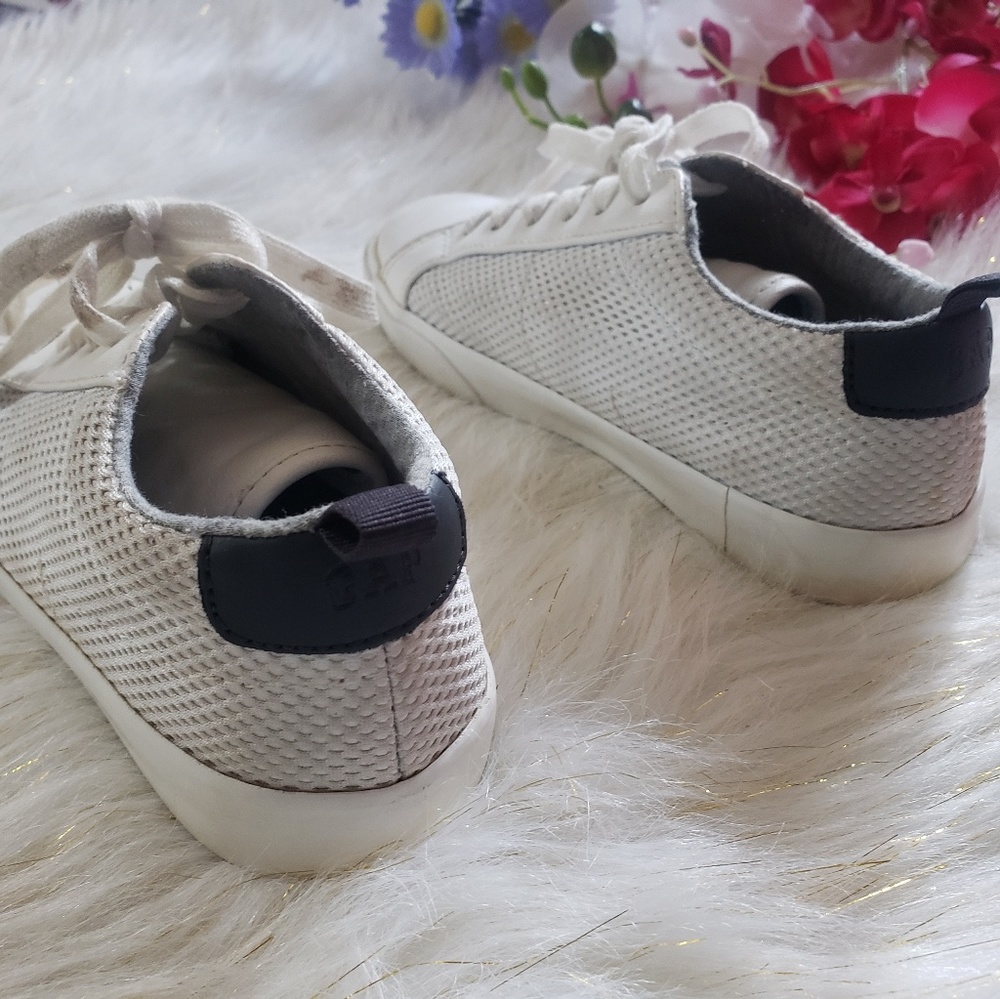 ๐5/15$ Gap Sneakers - Picture 7 of 7